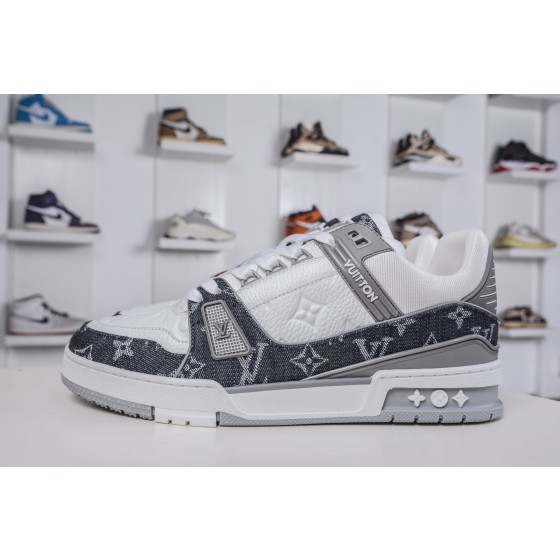 Louis Vuitton Trainer , Calfskin, White/Grey, 1ADH2W